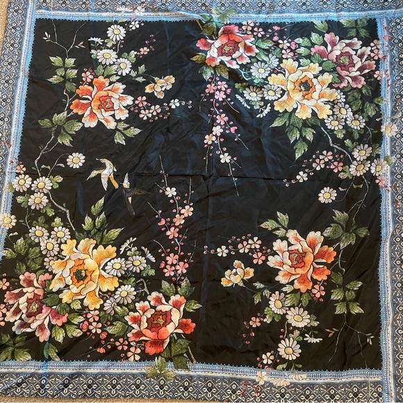 Johnny Was 100% Silk Johnny Was Floral Print Tassel Scarf 44" x 44" - Picture 4 of 8